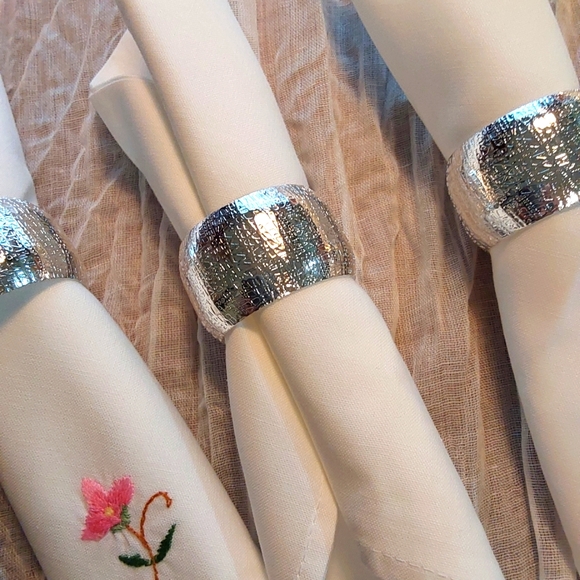 🌺 Set of 8 Silver Toned Metal Napkin Rings - Picture 6 of 12